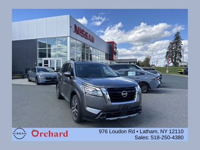 Used 2024 Nissan Pathfinder Platinum w/ Cargo Package