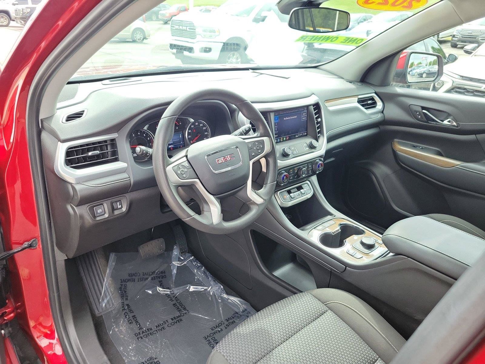 Used 2023 GMC Acadia SLE w/ Driver Convenience Package FWD image 18