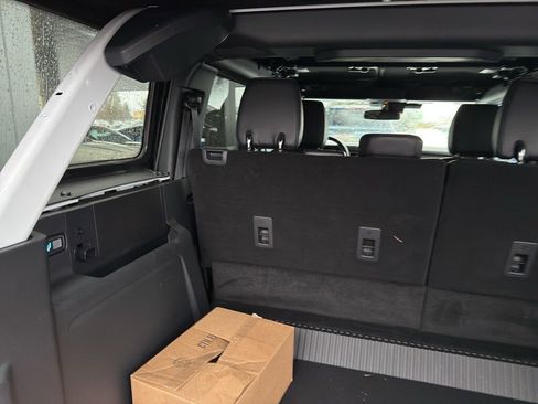 New 2025 Ford Bronco Outer Banks w/ Sasquatch Package image 9