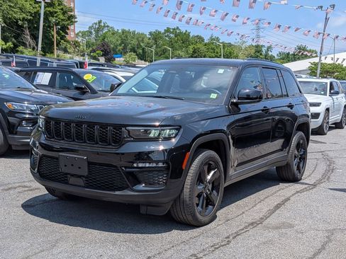 Used 2023 Jeep Grand Cherokee Limited w/ Black Appearance Package AWD/4WD image 2