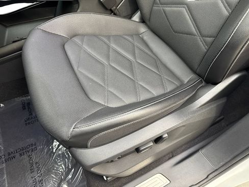 Used 2024 Volkswagen Atlas SE w/ Panoramic Sunroof Package FWD image 27