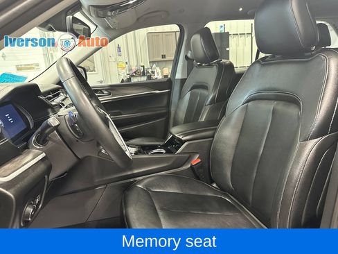Used 2023 Jeep Grand Cherokee Limited w/ Trailer Tow Prep Group (B) AWD/4WD image 22