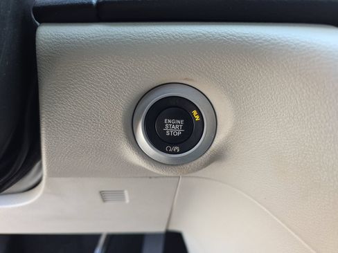 Used 2017 Chrysler Pacifica Touring FWD image 24