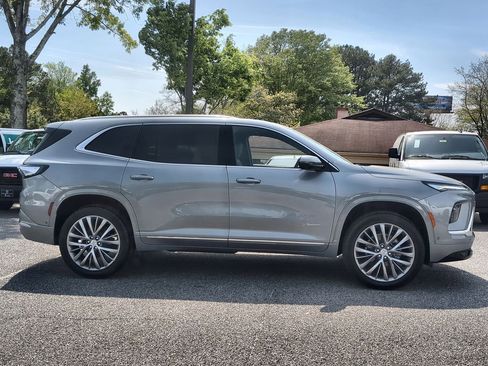 New 2026 Buick Enclave Avenir w/ Super Cruise Package FWD image 9