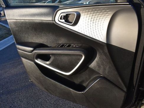 Certified 2023 Kia Soul LX w/ LX Technology Package image 28