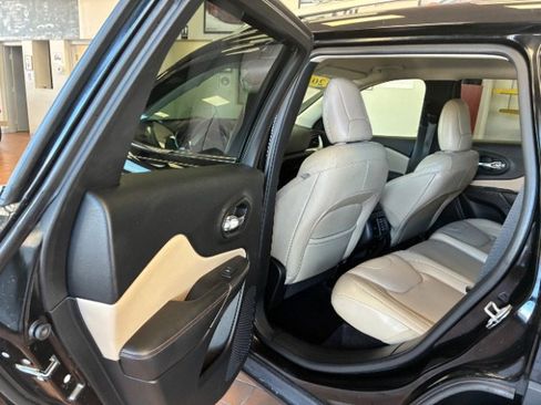 Used 2017 Jeep Cherokee Limited w/ Technology Group image 28