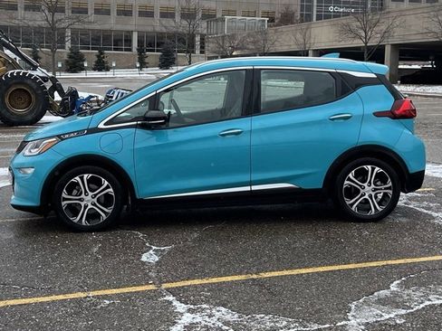 Used 2021 Chevrolet Bolt Premier w/ Infotainment Package image 4