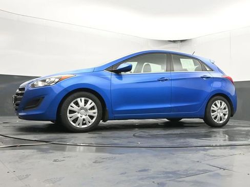 Used 2017 Hyundai Elantra GT image 41