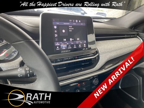 Used 2025 Jeep Compass Latitude AWD/4WD image 13