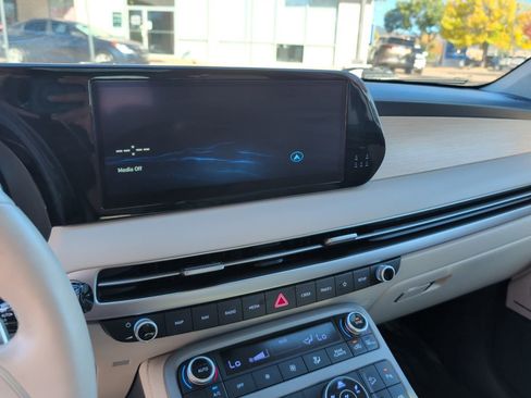 Used 2024 Hyundai Palisade Limited image 11