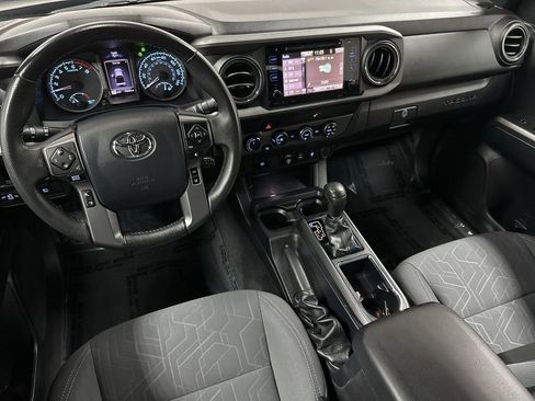 Used 2019 Toyota Tacoma TRD Sport AWD/4WD image 13
