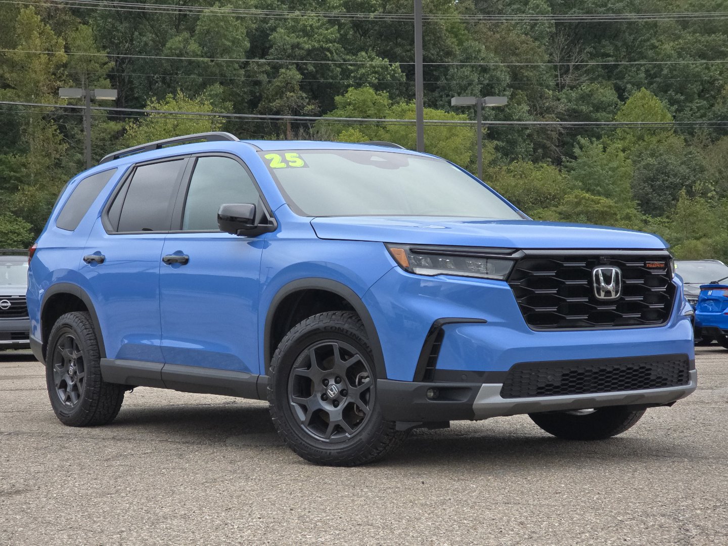 Used 2025 Honda Pilot TrailSport image 2