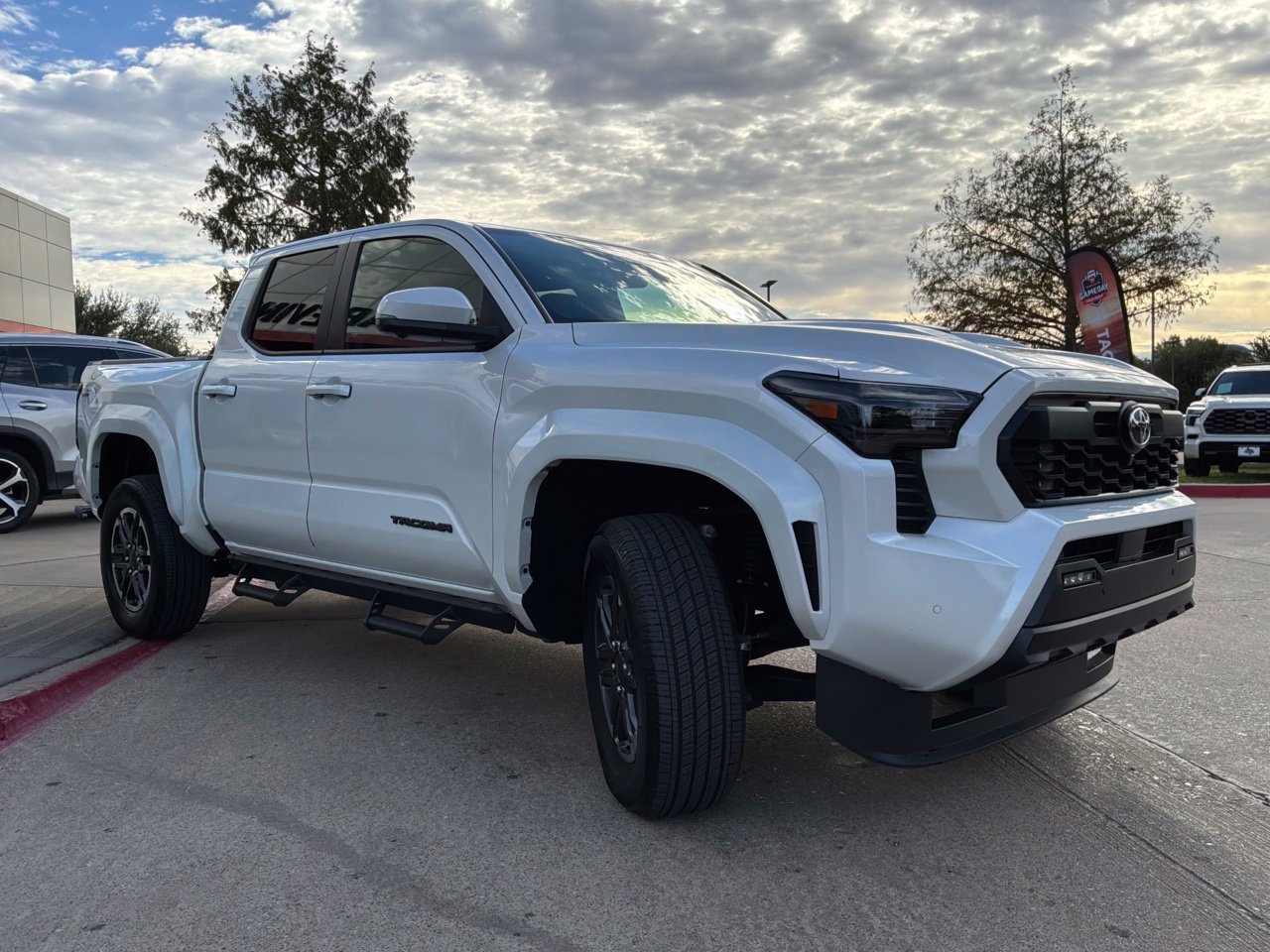 Used 2024 Toyota Tacoma TRD Sport w/ TRD Sport Premium Package AWD/4WD image 4