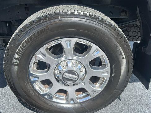 Used 2021 Ford F250 XLT w/ XLT Premium Package AWD/4WD image 9