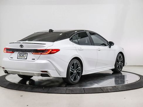 Used 2025 Toyota Camry XSE FWD image 4