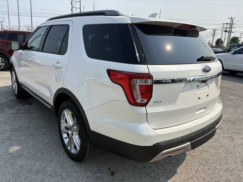 Used 2017 Ford Explorer XLT w/ Equipment Group 202A FWD image 11