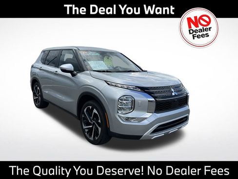 Used 2023 Mitsubishi Outlander SE AWD/4WD image 1