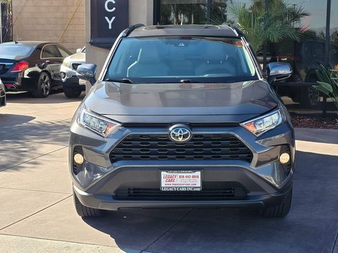 Used 2020 Toyota RAV4 XLE Premium image 6