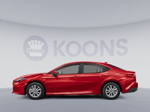 Used 2025 Toyota Camry SE image 4