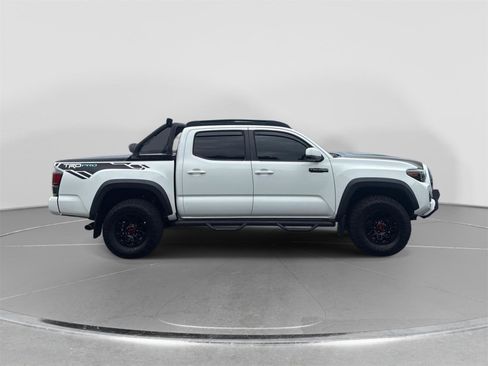 Used 2017 Toyota Tacoma TRD Pro AWD/4WD image 6