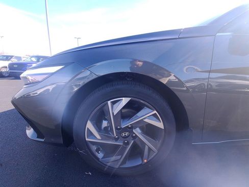 New 2026 Hyundai Elantra Limited FWD image 16