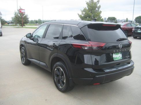 Used 2024 Nissan Rogue SV AWD/4WD image 5