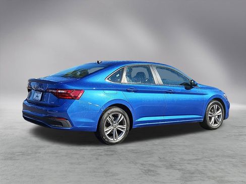 Used 2024 Volkswagen Jetta SE image 7