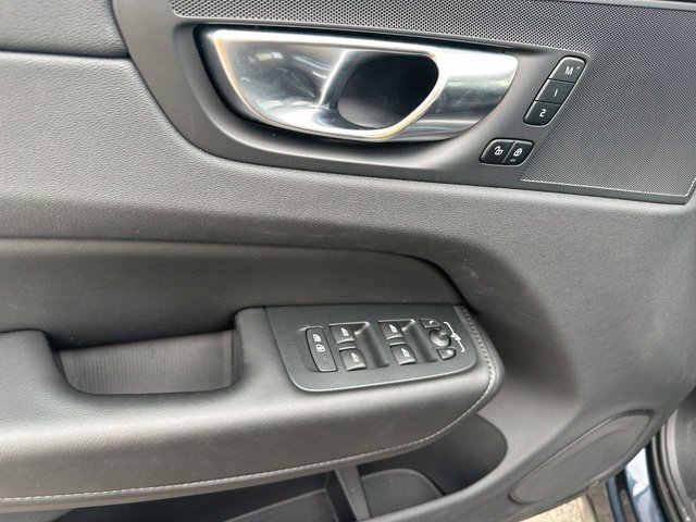 Used 2025 Volvo XC60 B5 Plus AWD/4WD image 20