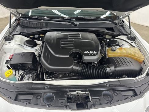 Used 2015 Chrysler 300 S image 3