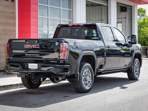 Used 2024 GMC Sierra 2500 AT4 w/ AT4 Premium Plus Package AWD/4WD image 3