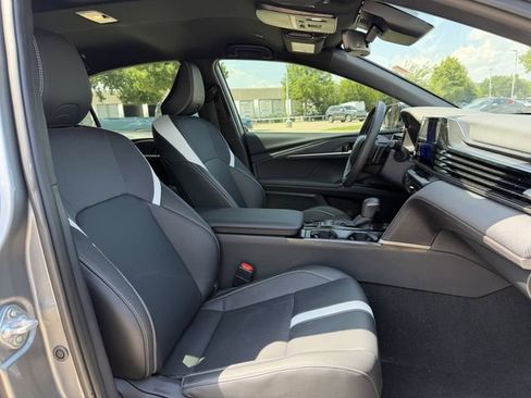 Used 2025 Toyota Camry SE w/ Convenience Package FWD image 27