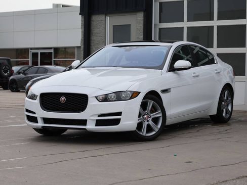 Used 2018 Jaguar XE Premium AWD/4WD image 3
