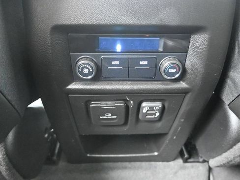 Used 2020 Chevrolet Traverse LT w/ LT Premium Package FWD image 31