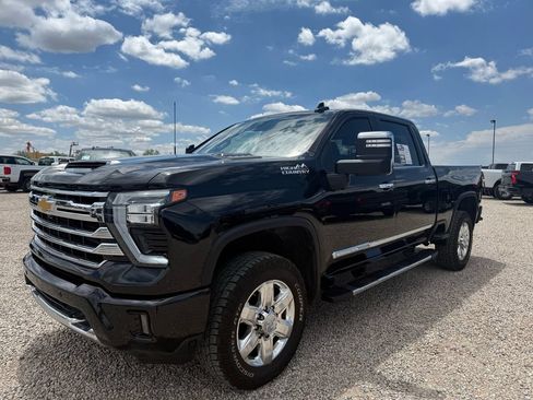 Used 2024 Chevrolet Silverado 2500 High Country w/ Technology Package AWD/4WD image 3