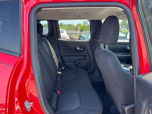 Used 2023 Jeep Renegade Latitude AWD/4WD image 12