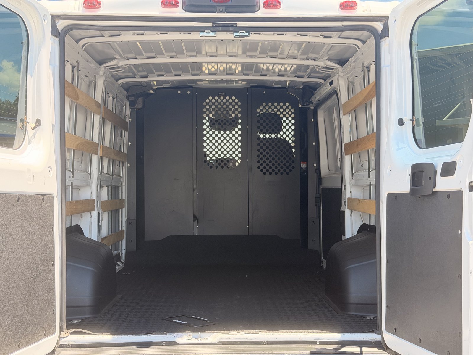 Used 2025 RAM ProMaster 2500 w/ U-Haul Equipment Group FWD image 32