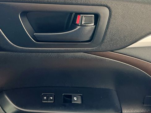 Used 2019 Toyota Highlander LE AWD/4WD image 31