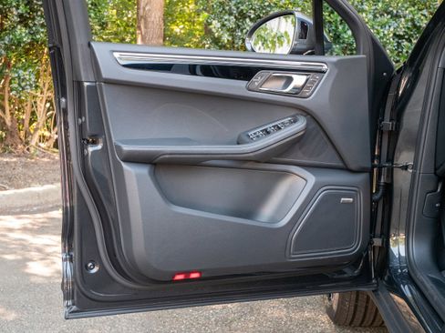 New 2026 Porsche Macan image 25