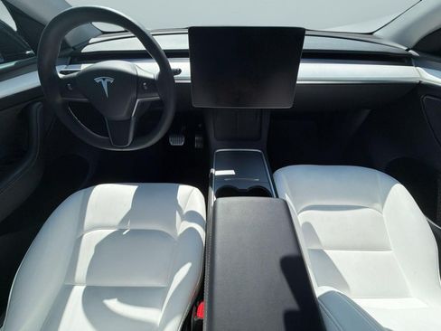 Used 2024 Tesla Model Y Long Range RWD image 7