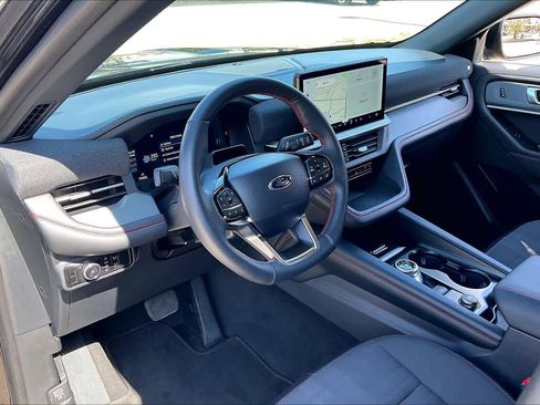 Used 2025 Ford Explorer ST-Line w/ ST-Line Street Pack image 17