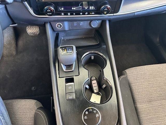 Used 2022 Nissan Rogue SV AWD/4WD image 17