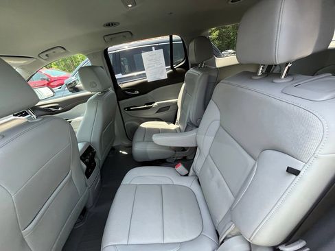 Used 2022 GMC Acadia SLT FWD image 11