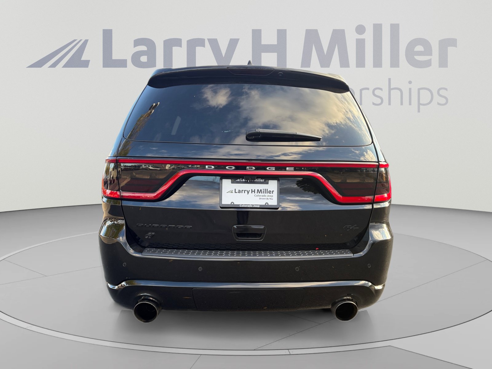 Used 2019 Dodge Durango R/T w/ Blacktop Package AWD/4WD image 4