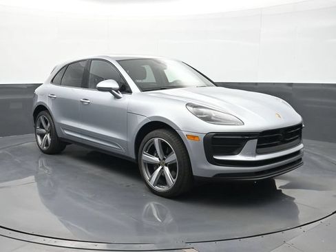 Certified 2025 Porsche Macan AWD/4WD image 25