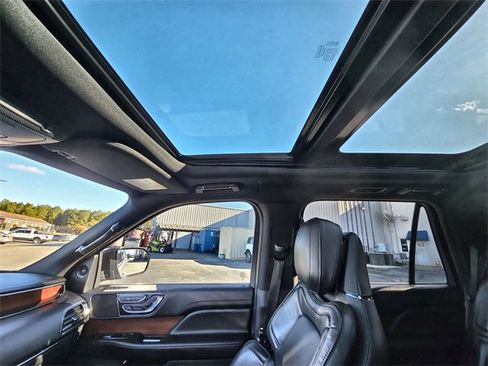 Used 2018 Lincoln Navigator Select image 26