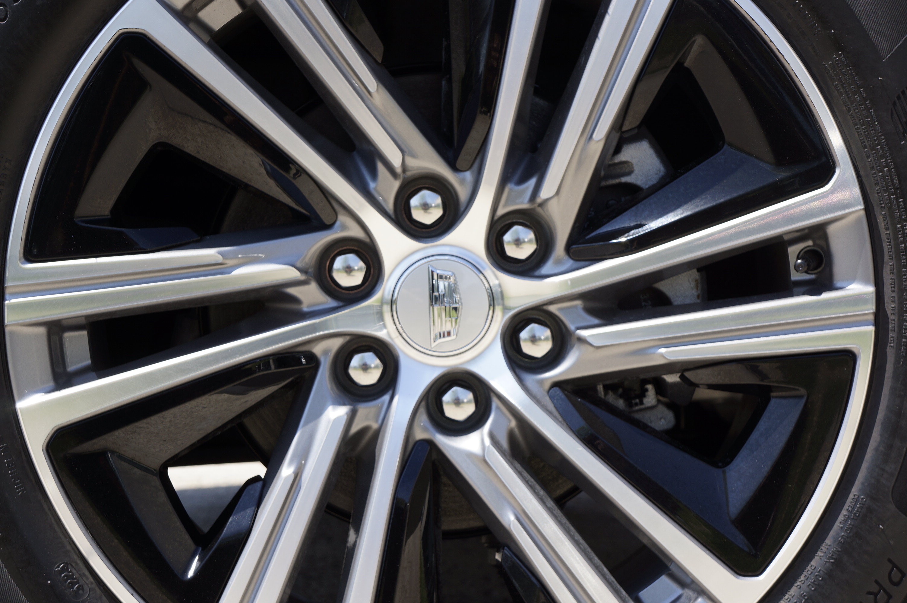 Used 2024 Cadillac Lyriq Tech RWD image 18