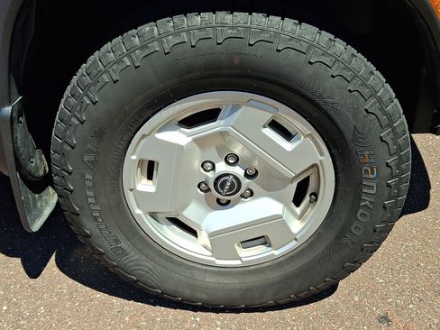 Used 2024 Nissan Frontier SV w/ Hardbody Edition AWD/4WD image 8