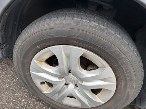 Used 2013 Toyota RAV4 LE image 9