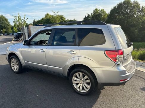 Used 2013 Subaru Forester 2.5X Premium w/ All-Weather Plus Pkg AWD/4WD image 5