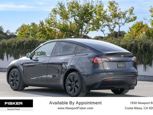Used 2024 Tesla Model Y Long Range AWD/4WD image 6